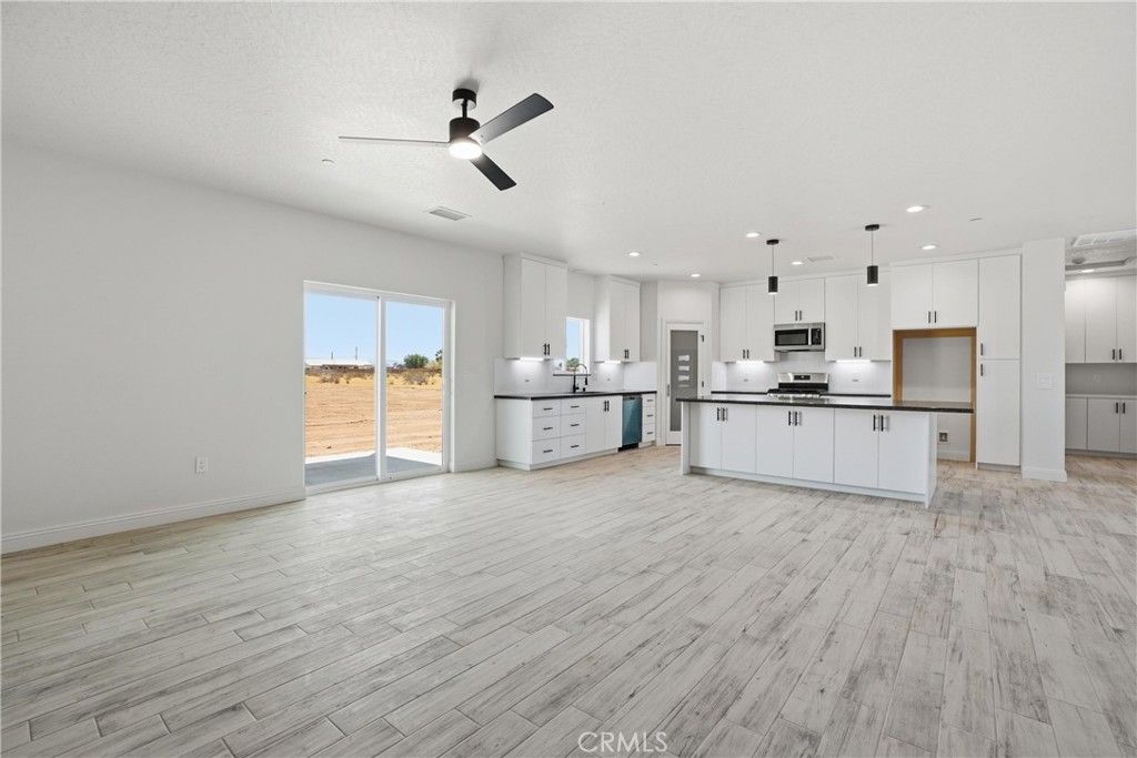 Image 14 of property listing at 22819 Little Beaver Road, Apple Valley, CA 92308