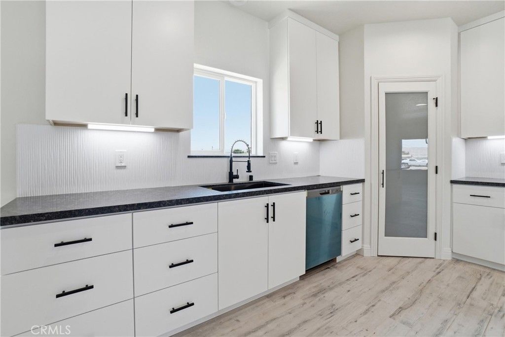 Image 20 of property listing at 22819 Little Beaver Road, Apple Valley, CA 92308