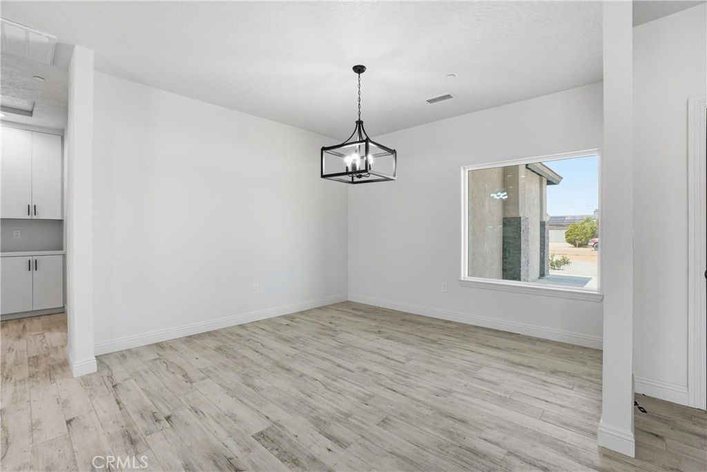 Image 21 of property listing at 22819 Little Beaver Road, Apple Valley, CA 92308