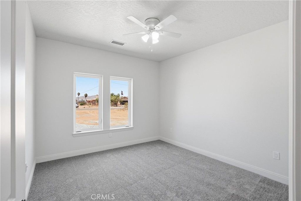 Image 32 of property listing at 22819 Little Beaver Road, Apple Valley, CA 92308