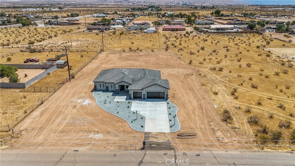 Image 4 of property listing at 22819 Little Beaver Road, Apple Valley, CA 92308