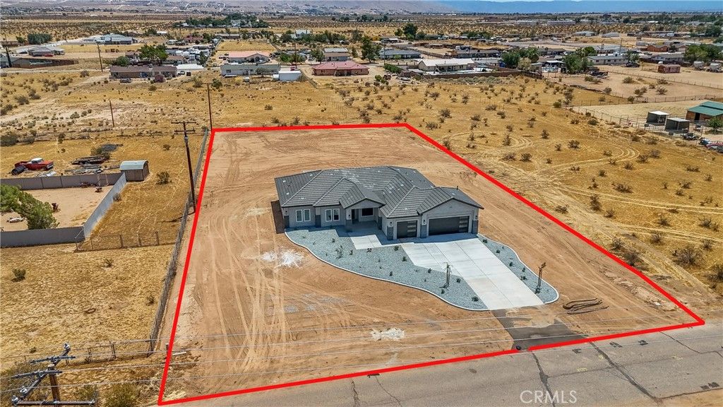 Image 5 of property listing at 22819 Little Beaver Road, Apple Valley, CA 92308