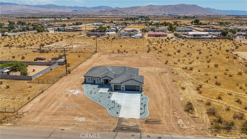 Image 6 of property listing at 22819 Little Beaver Road, Apple Valley, CA 92308