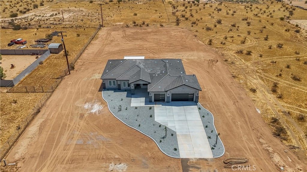 Image 7 of property listing at 22819 Little Beaver Road, Apple Valley, CA 92308