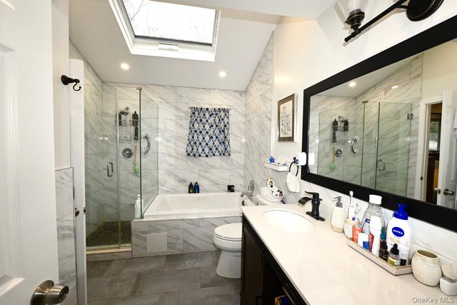 7 McNulty Street, Dix Hills, NY 11746