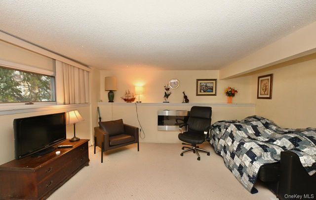 7 McNulty Street, Dix Hills, NY 11746