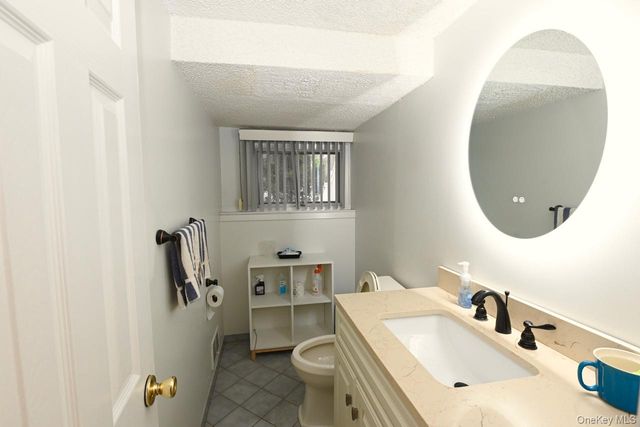 7 McNulty Street, Dix Hills, NY 11746