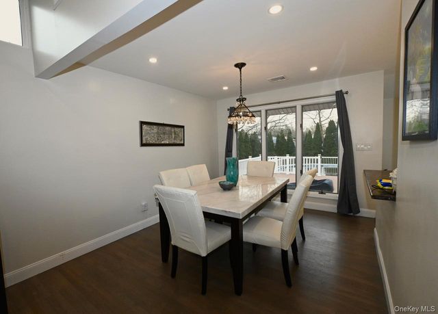 7 McNulty Street, Dix Hills, NY 11746