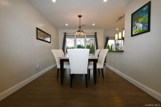 7 McNulty Street, Dix Hills, NY 11746