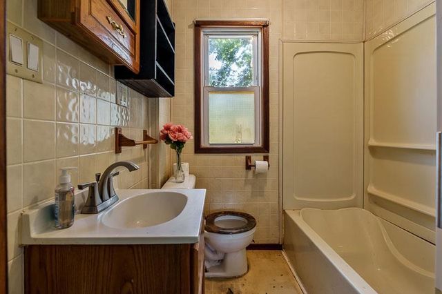 216 Kellogg Avenue, Janesville, WI 53546