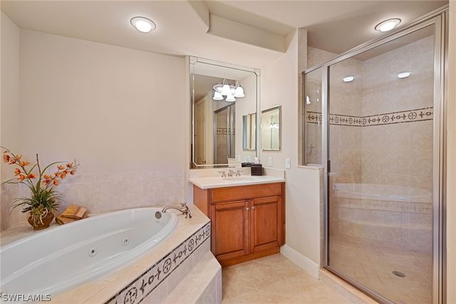 580 El Camino Real 3705, Naples, FL 34119