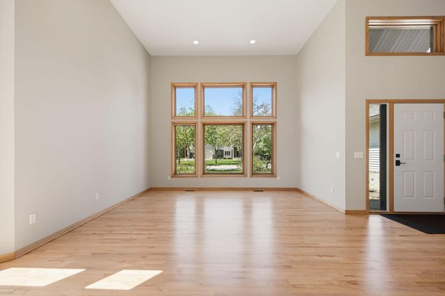 5750 Newberry Circle N, Stillwater, MN 55082