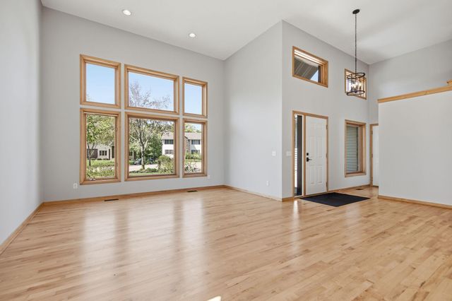 5750 Newberry Circle N, Stillwater, MN 55082