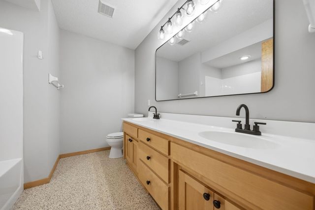 5750 Newberry Circle N, Stillwater, MN 55082