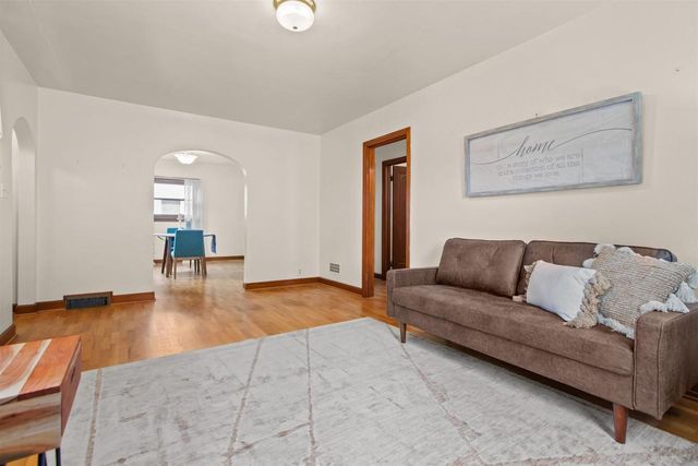 1620 N RICHMOND STREET, Appleton, WI 54911