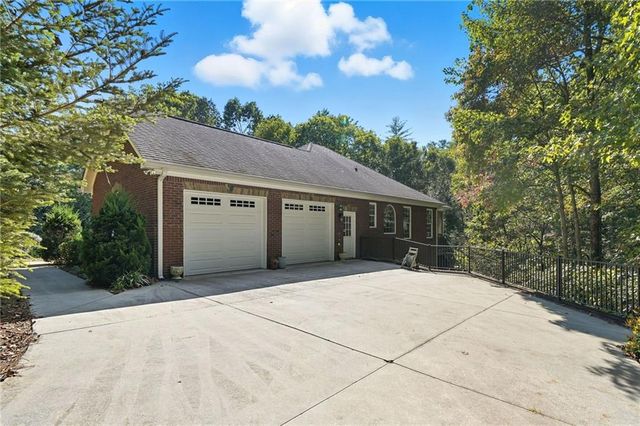 257 Foothills Dr, Cleveland, GA 30528