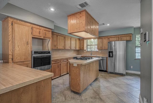1301 Bay Ridge Boulevard, Bay City, TX 77414