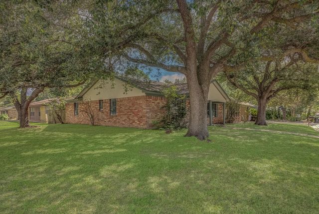 1301 Bay Ridge Boulevard, Bay City, TX 77414
