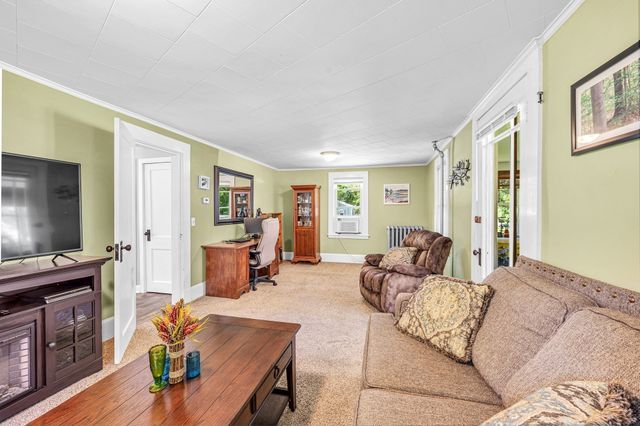 123 Metacomet St, Belchertown, MA 01007