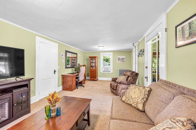 123 Metacomet St, Belchertown, MA 01007