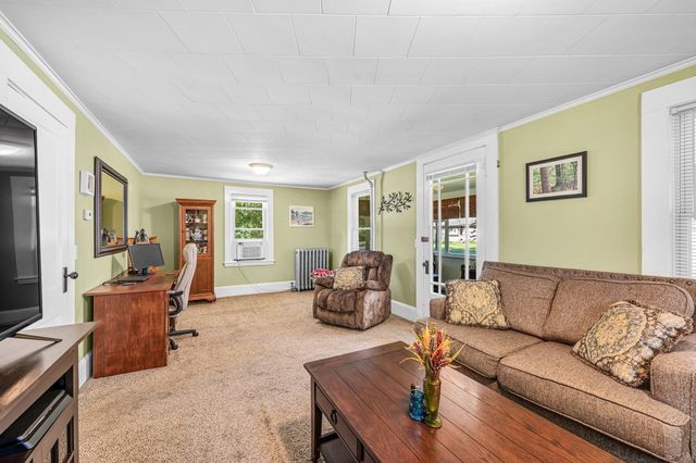 123 Metacomet St, Belchertown, MA 01007