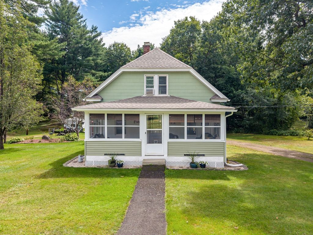 123 Metacomet St, Belchertown, MA 01007