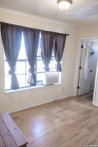 524 Indian Crossing, Jourdanton, TX 78026