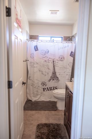 524 Indian Crossing, Jourdanton, TX 78026