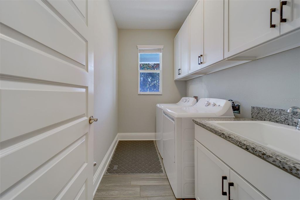 Image 17 of property listing at 2416 FOGGY CREEK CIRCLE, Clearwater, FL 33764