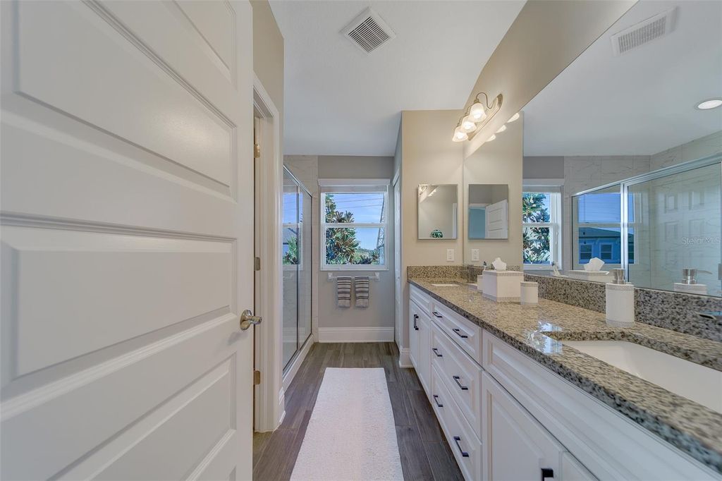 Image 46 of property listing at 2416 FOGGY CREEK CIRCLE, Clearwater, FL 33764