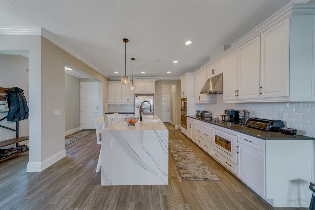 Image 10 of property listing at 2416 FOGGY CREEK CIRCLE, Clearwater, FL 33764