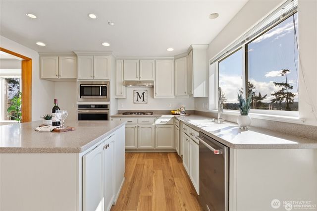 2255 Aviator Lane, Oak Harbor, WA 98277