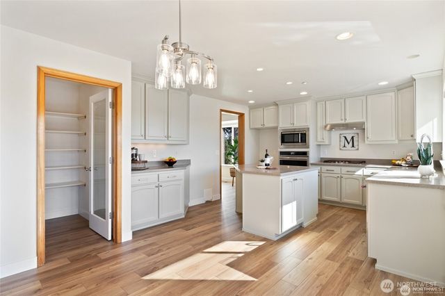 2255 Aviator Lane, Oak Harbor, WA 98277