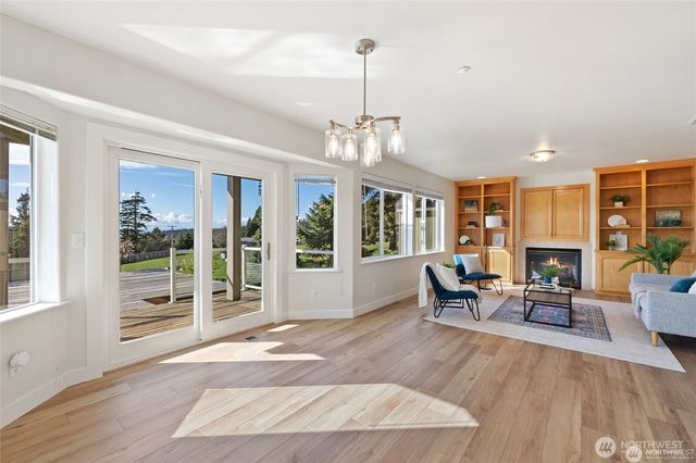 2255 Aviator Lane, Oak Harbor, WA 98277