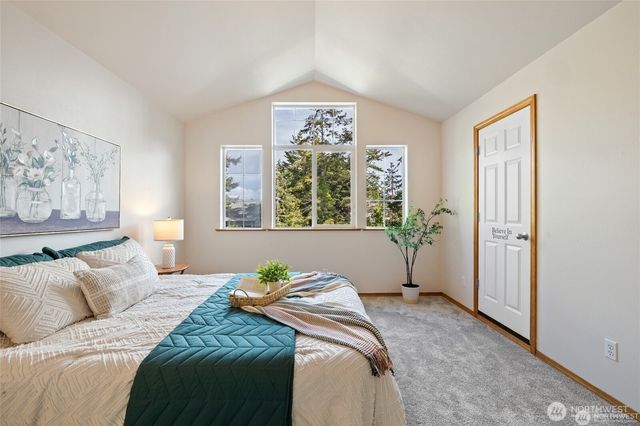 2255 Aviator Lane, Oak Harbor, WA 98277