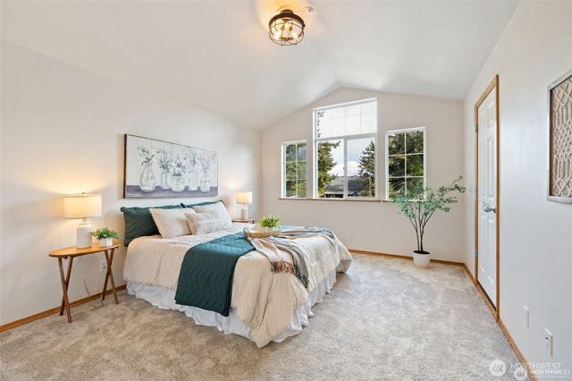 2255 Aviator Lane, Oak Harbor, WA 98277