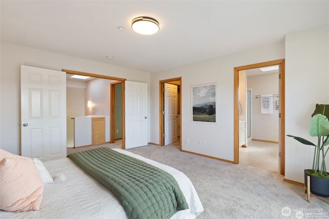 2255 Aviator Lane, Oak Harbor, WA 98277