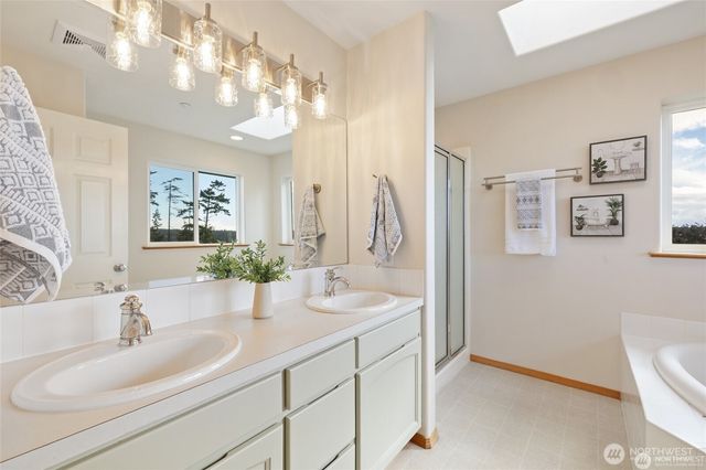 2255 Aviator Lane, Oak Harbor, WA 98277