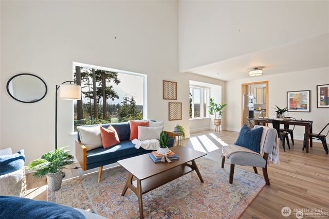 2255 Aviator Lane, Oak Harbor, WA 98277