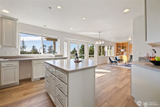 2255 Aviator Lane, Oak Harbor, WA 98277