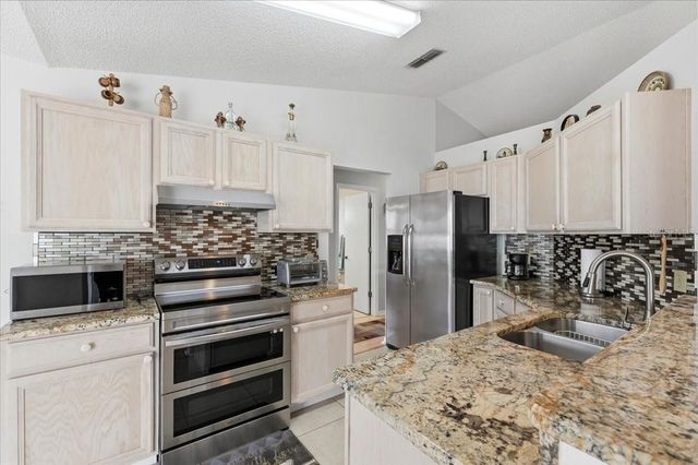 1001 CANARY CIRCLE S, Lakeland, FL 33809