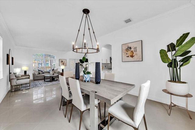 13702 NW 10th Ct, Pembroke Pines, FL 33028