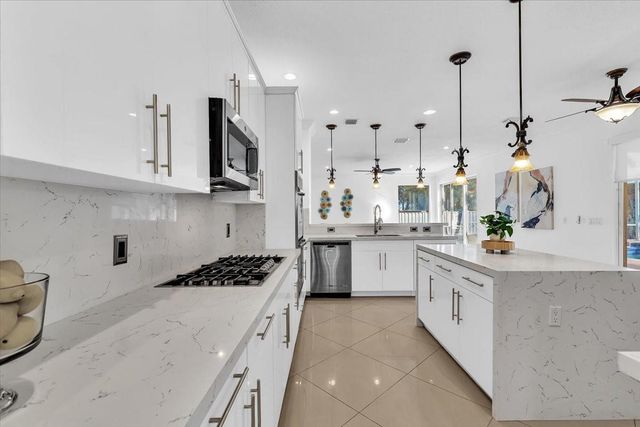 13702 NW 10th Ct, Pembroke Pines, FL 33028