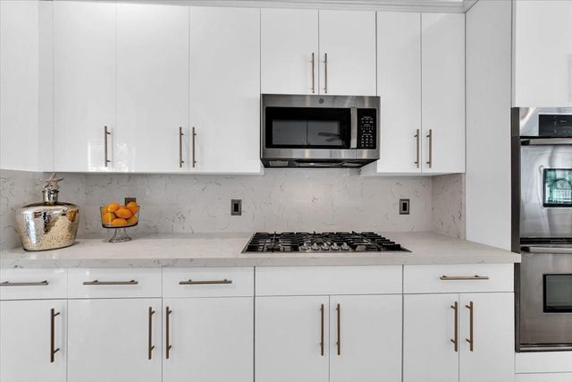 13702 NW 10th Ct, Pembroke Pines, FL 33028