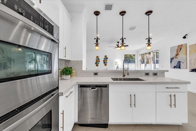 13702 NW 10th Ct, Pembroke Pines, FL 33028