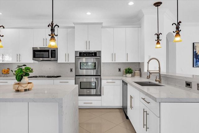 13702 NW 10th Ct, Pembroke Pines, FL 33028