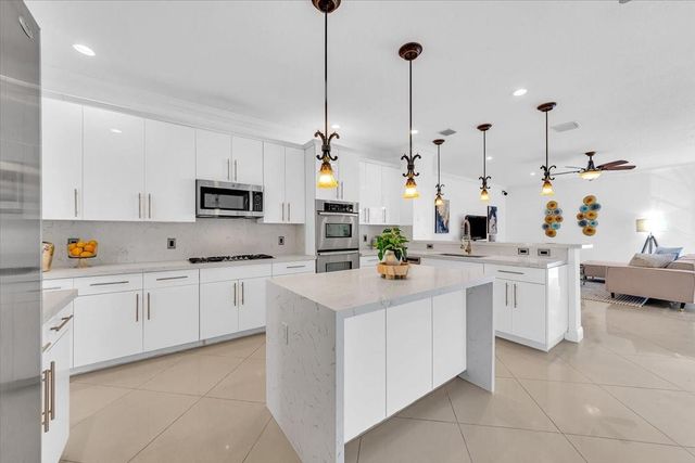 13702 NW 10th Ct, Pembroke Pines, FL 33028