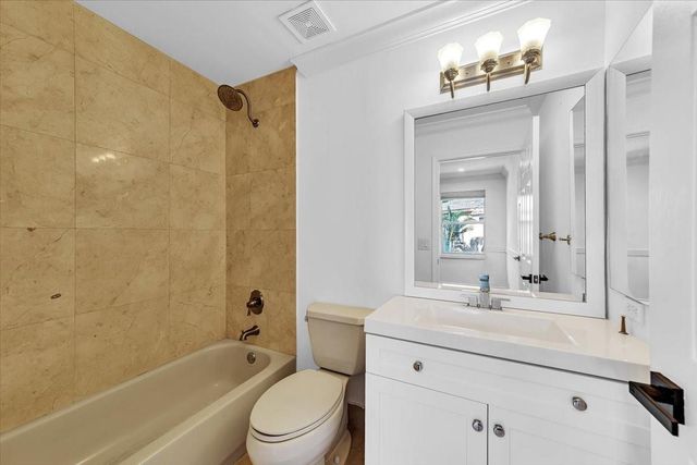 13702 NW 10th Ct, Pembroke Pines, FL 33028