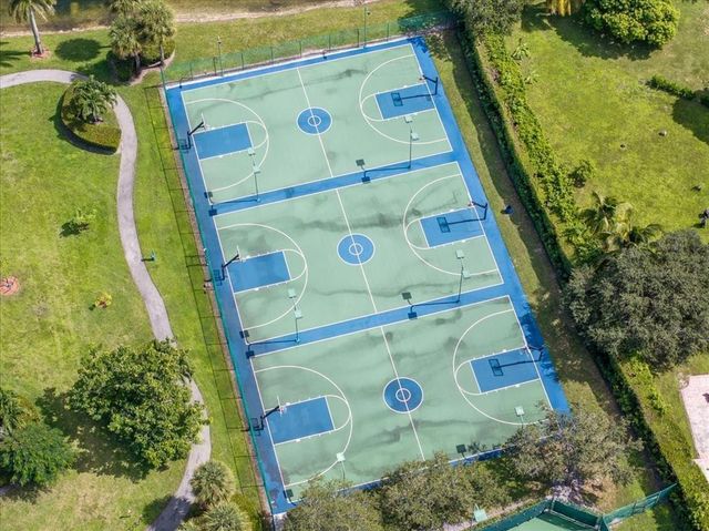 13702 NW 10th Ct, Pembroke Pines, FL 33028