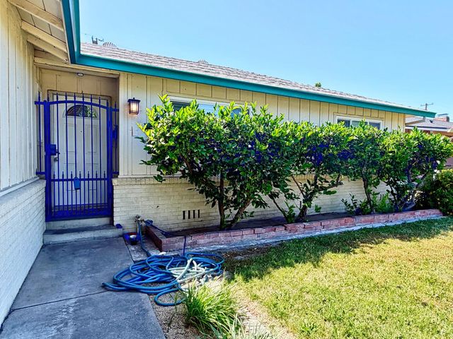 1813 Enslen Ave, Modesto, CA 95350